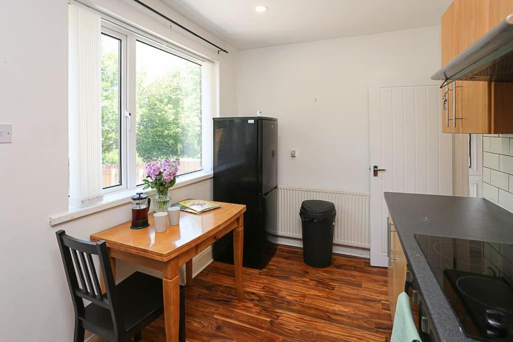 2 Bedroom House In Belfast With Garden Extérieur photo